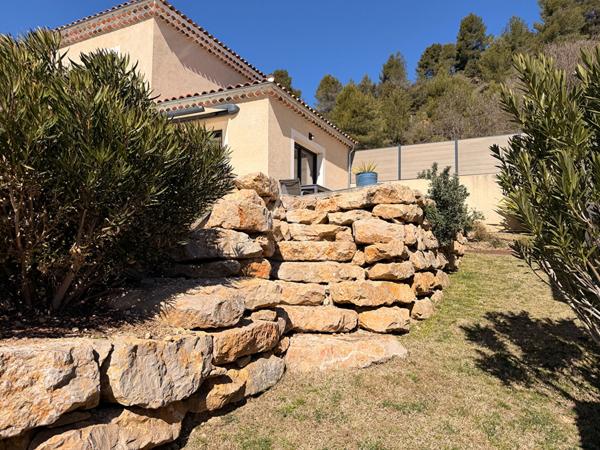 VILLA LUMINEUSE AVEC VUE IMPRENABLE PISCINE GARAGE A GREOUX LES BAINS