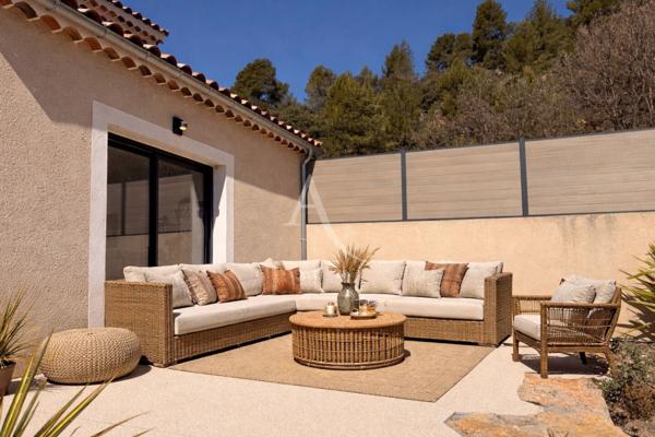 VILLA LUMINEUSE AVEC VUE IMPRENABLE PISCINE GARAGE A GREOUX LES BAINS