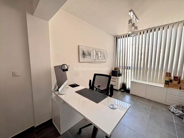 Vente                                                      Appartement
                        
                     3 pièces                      94 m2                     à Ajaccio