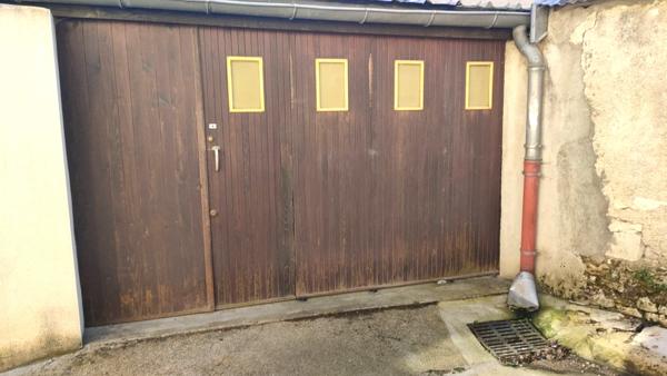 Maison aux beaux volumes, 3 chambres, garage double, cour fermée