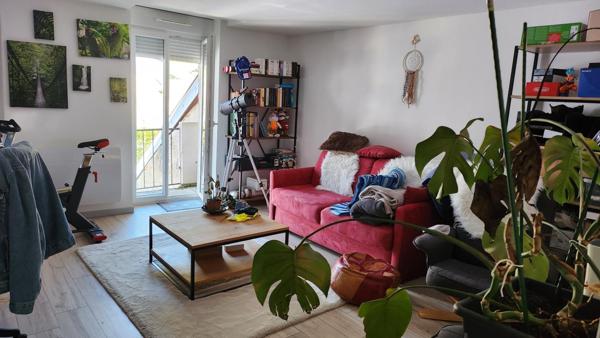 Appartement au 2e étage d'une copropriété en parfait état à 5 min de Salins et des commodités