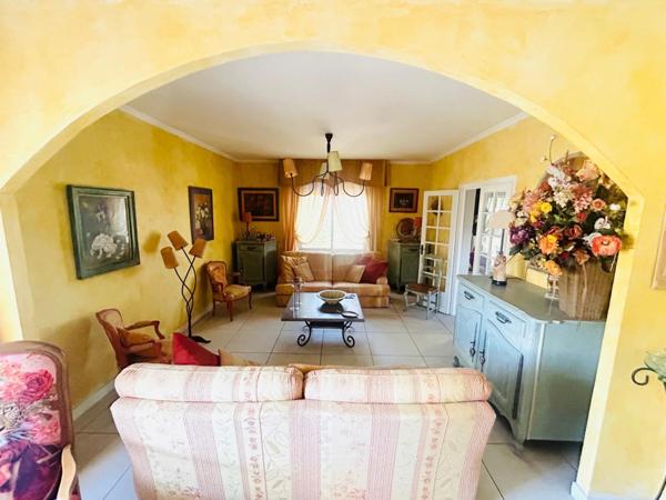 GRANDE VILLA DE 280M2 A 300M DE LA MER