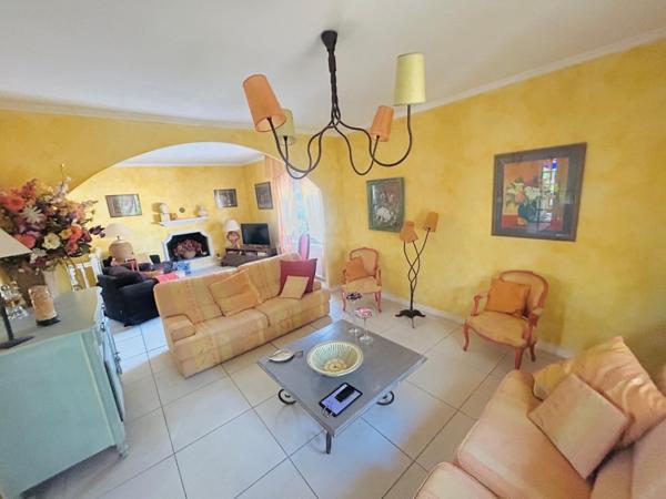GRANDE VILLA DE 280M2 A 300M DE LA MER