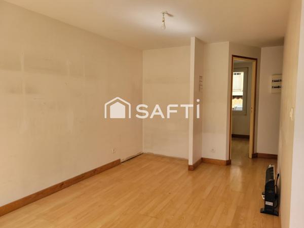 Immeuble à fort potentiel et local commercial avec studio.