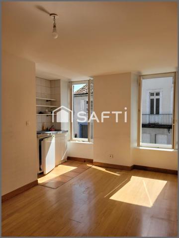 Immeuble à fort potentiel et local commercial avec studio.