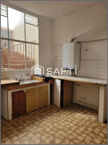 Immeuble à fort potentiel et local commercial avec studio.