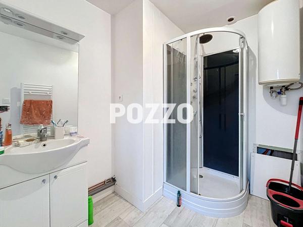 Centre-ville de VIRE- En Exclusivité-Appartement T2 dans petit immeuble. VIRE