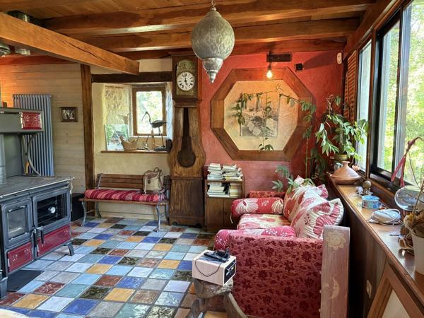 Propriété atypique sur un terrain de 8,5 ha