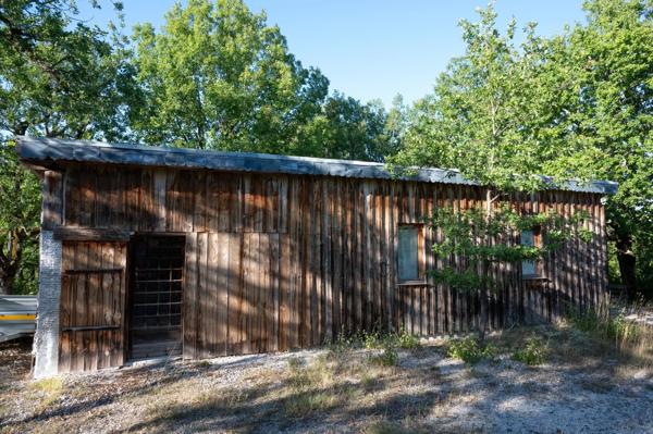 Propriété atypique sur un terrain de 8,5 ha
