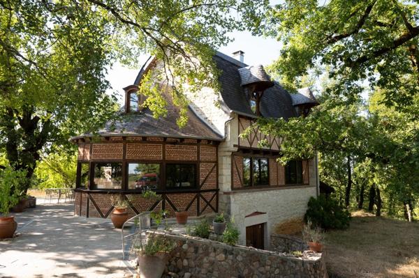 Propriété atypique sur un terrain de 8,5 ha