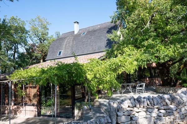 Propriété atypique sur un terrain de 8,5 ha
