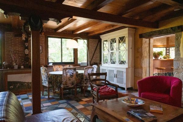 Propriété atypique sur un terrain de 8,5 ha