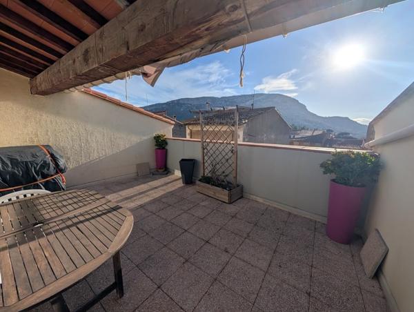 Immeuble 3 appartements + local commercial