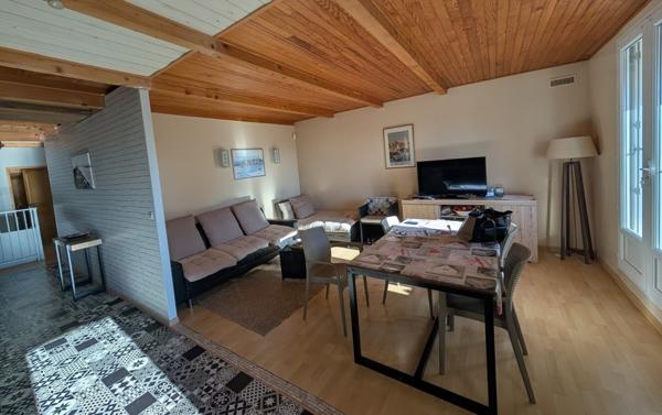 Immeuble 3 appartements + local commercial