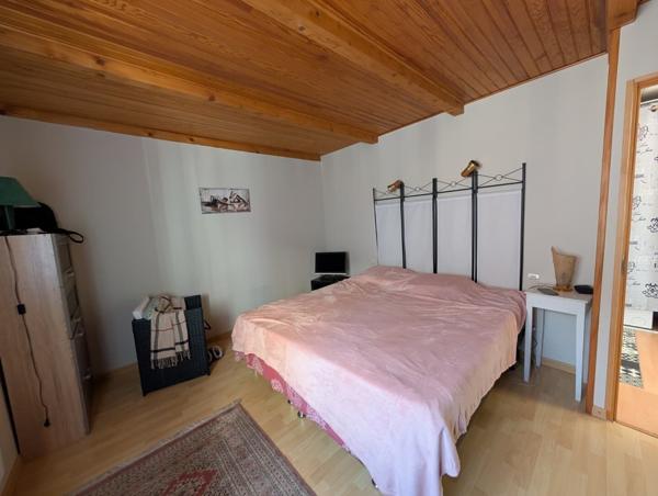 Immeuble 3 appartements + local commercial