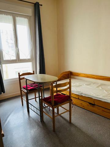 A LOUER STUDIO MEUBLE CENTRE VILLE DE ST QUENTIN 02100