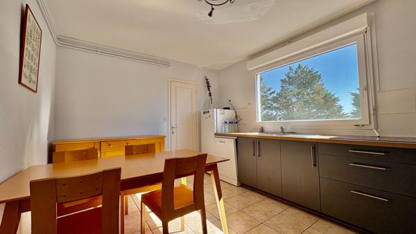 Quartier Albert 1er : appartement traversant de 102 m² avec balcon, cave et parking