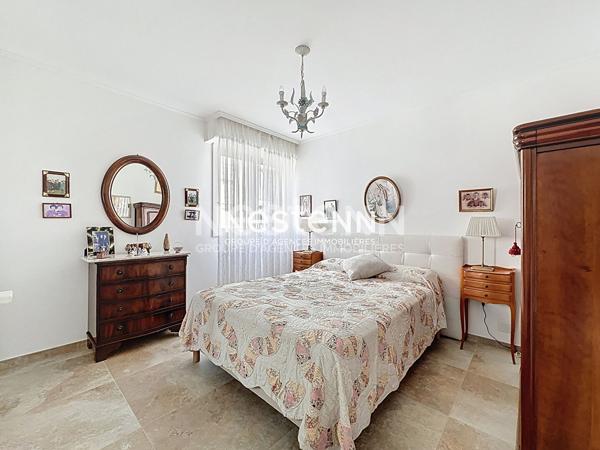 Golfe Juan - Vue mer - 3P - 106m² - Centre ville - Véranda - Sud - (Loi carrez 81m²) - Garage en SUS