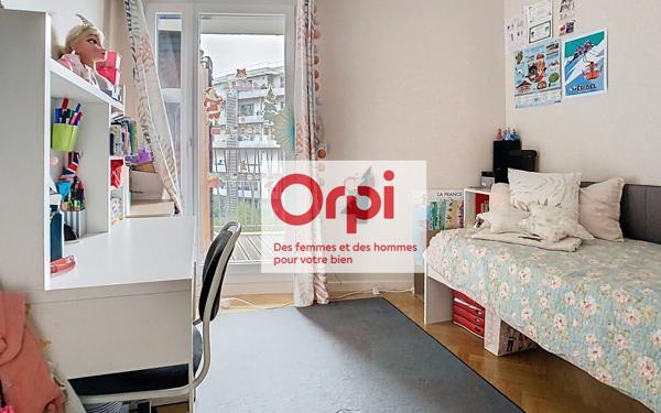 Appartement à vendre    4 pièces • 84,40 m2 Issy-les-Moulineaux