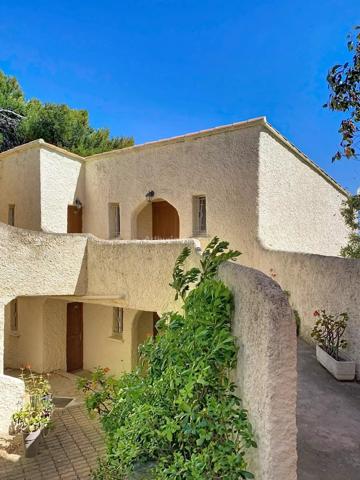 Vente                                                      Appartement
                        
                     6 pièces                      99 m2                     à Lumio