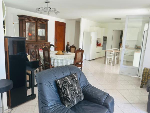 Maison familiale avec piscine, vue panoramique et cadre privilégié