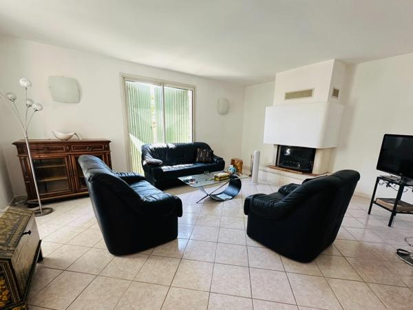 Maison familiale avec piscine, vue panoramique et cadre privilégié