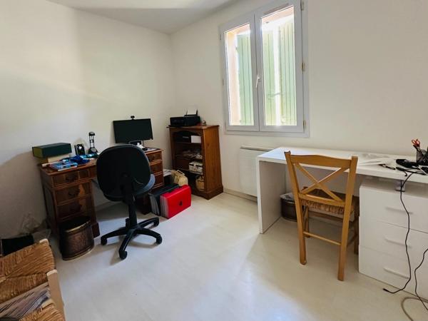 Maison familiale avec piscine, vue panoramique et cadre privilégié