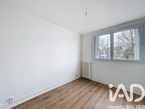 Location appartement 3 pièces 56 m² Saint-Cyr-l'École