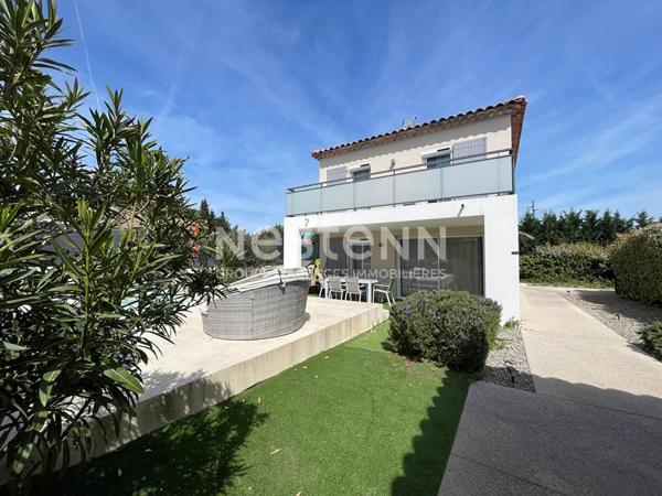 Maison 4 pièce(s) 82 m², calme, lumineux, piscine, climatisation gainable, stationnements privatifs, garage, sous garantie, terrasses
