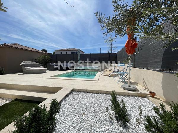 Maison 4 pièce(s) 82 m², calme, lumineux, piscine, climatisation gainable, stationnements privatifs, garage, sous garantie, terrasses