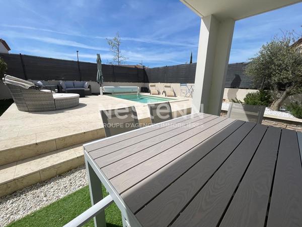 Maison 4 pièce(s) 82 m², calme, lumineux, piscine, climatisation gainable, stationnements privatifs, garage, sous garantie, terrasses