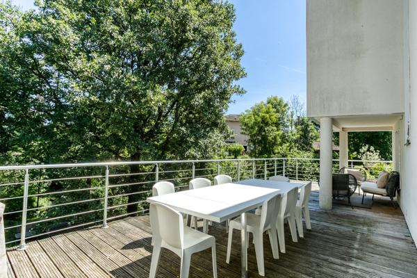Maison
         7 pièces
        - 175 m² Bien prestige 950 000 € *
