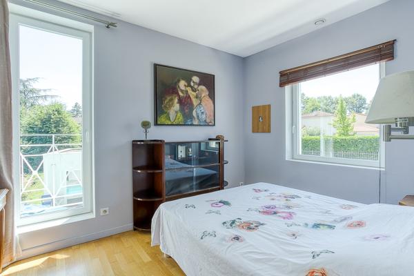 Maison
         7 pièces
        - 175 m² Bien prestige 950 000 € *