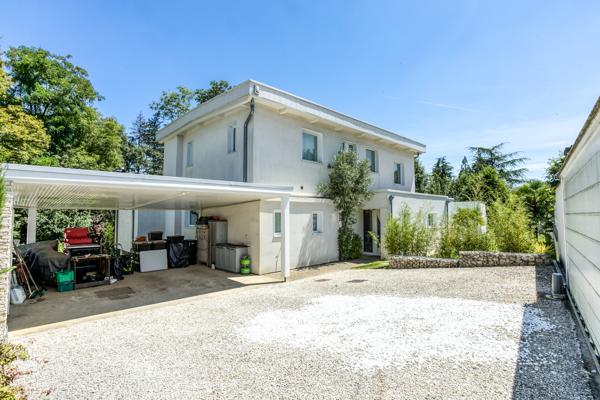 Maison
         7 pièces
        - 175 m² Bien prestige 950 000 € *