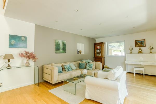 Maison
         7 pièces
        - 175 m² Bien prestige 950 000 € *
