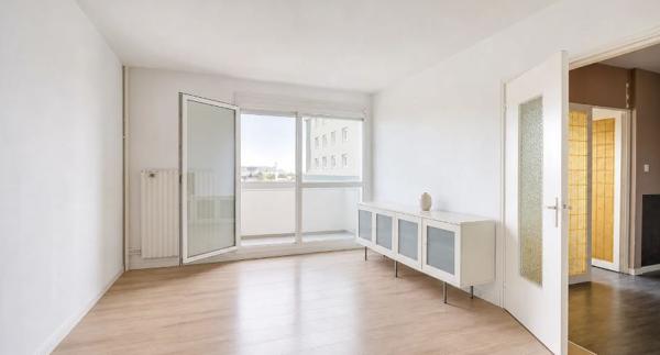 Appartement
         3 pièces
        - 70 m² 187 000 € *