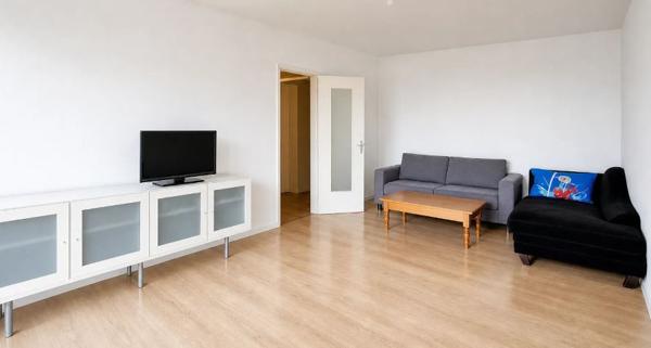 Appartement
         3 pièces
        - 70 m² 187 000 € *