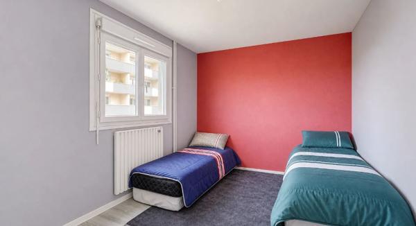 Appartement
         3 pièces
        - 70 m² 187 000 € *
