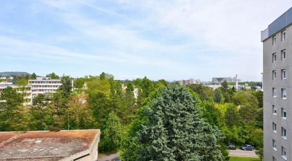 Appartement
         3 pièces
        - 70 m² 187 000 € *