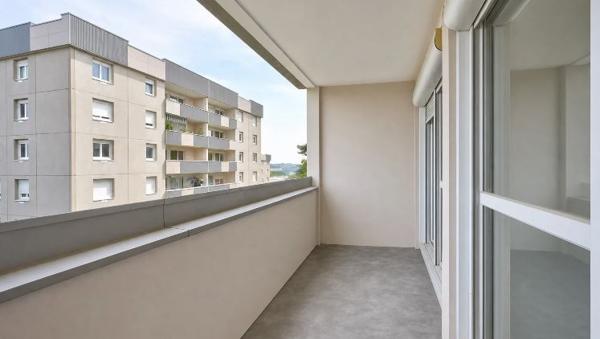 Appartement
         3 pièces
        - 70 m² 187 000 € *