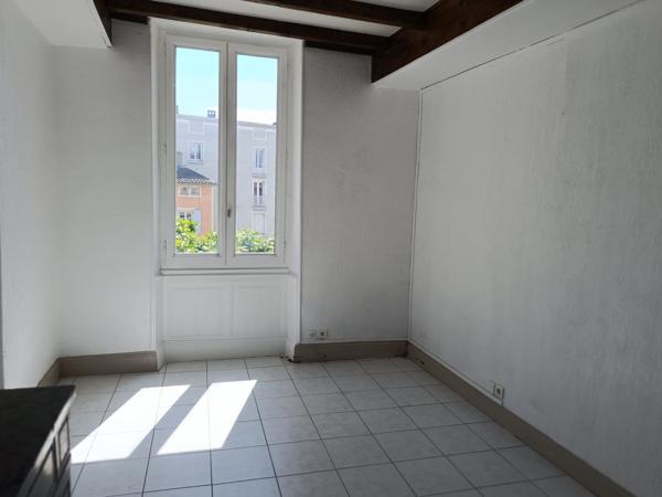 Appartement
         2 pièces
        - 38 m² Exclusivité 114 000 € *