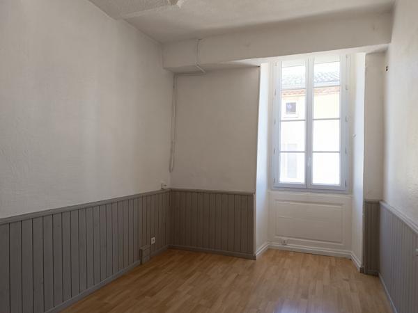 Appartement
         2 pièces
        - 38 m² Exclusivité 114 000 € *