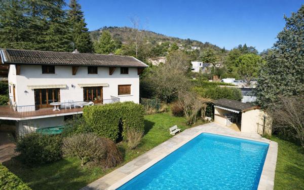 Maison à vendre    8 pièces • 176 m2 Saint-Cyr-au-Mont-d'Or