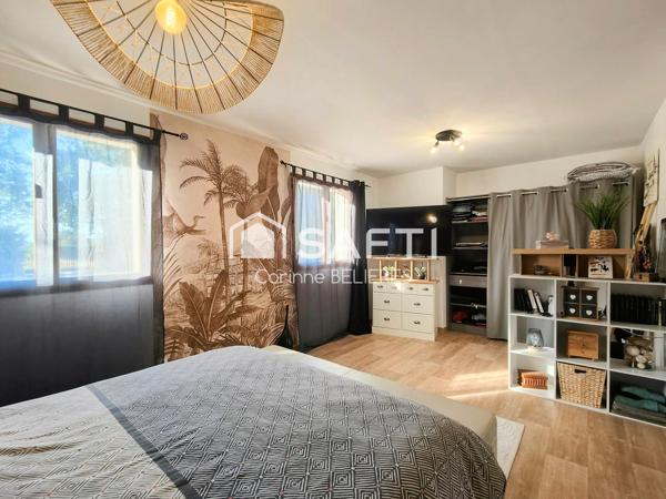 Maison lumineuse avec piscine - terrain de 2000m² avec dépendances