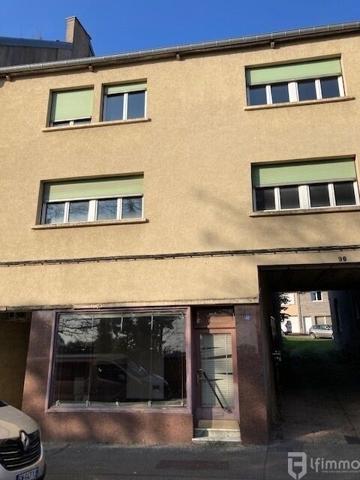Ensemble immobilier : Un Local Commercial + Appartement Duplex.