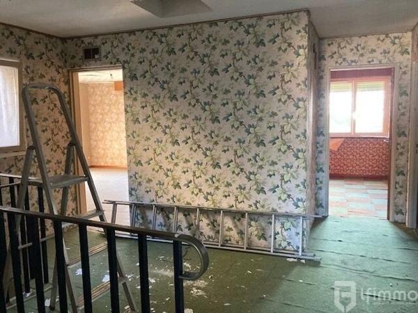 Ensemble immobilier : Un Local Commercial + Appartement Duplex.