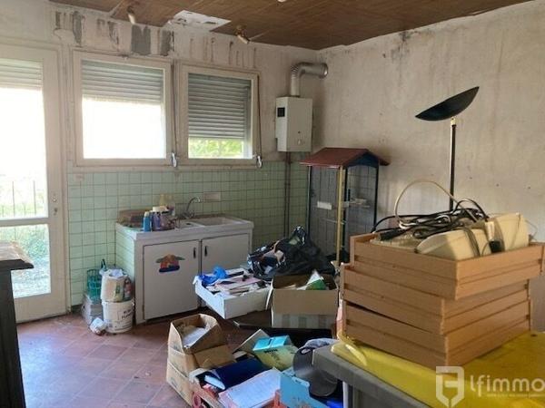 Ensemble immobilier : Un Local Commercial + Appartement Duplex.