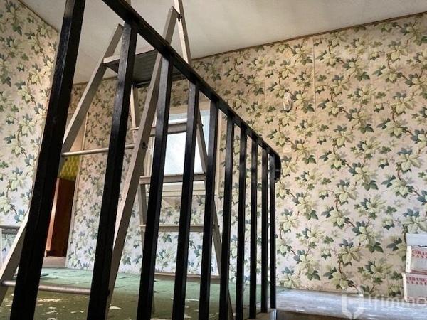 Ensemble immobilier : Un Local Commercial + Appartement Duplex.