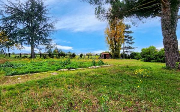 Terrain à vendre    Roussillon