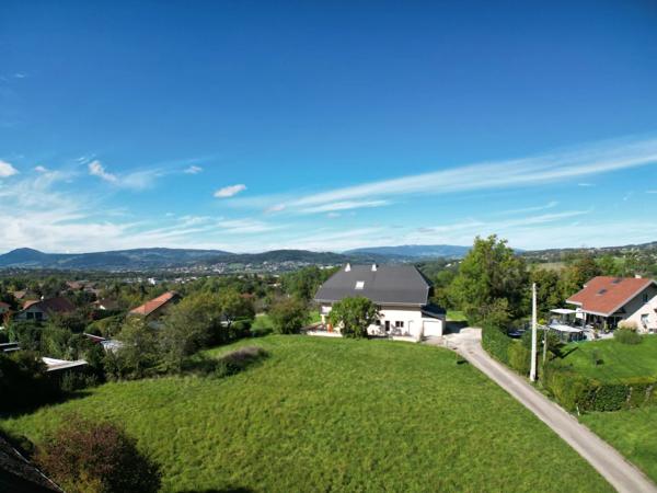 Dans ferme réhabilité, vivre avec harmonie et sérénité - Annecy le Vieux « Sur les Bois »  .